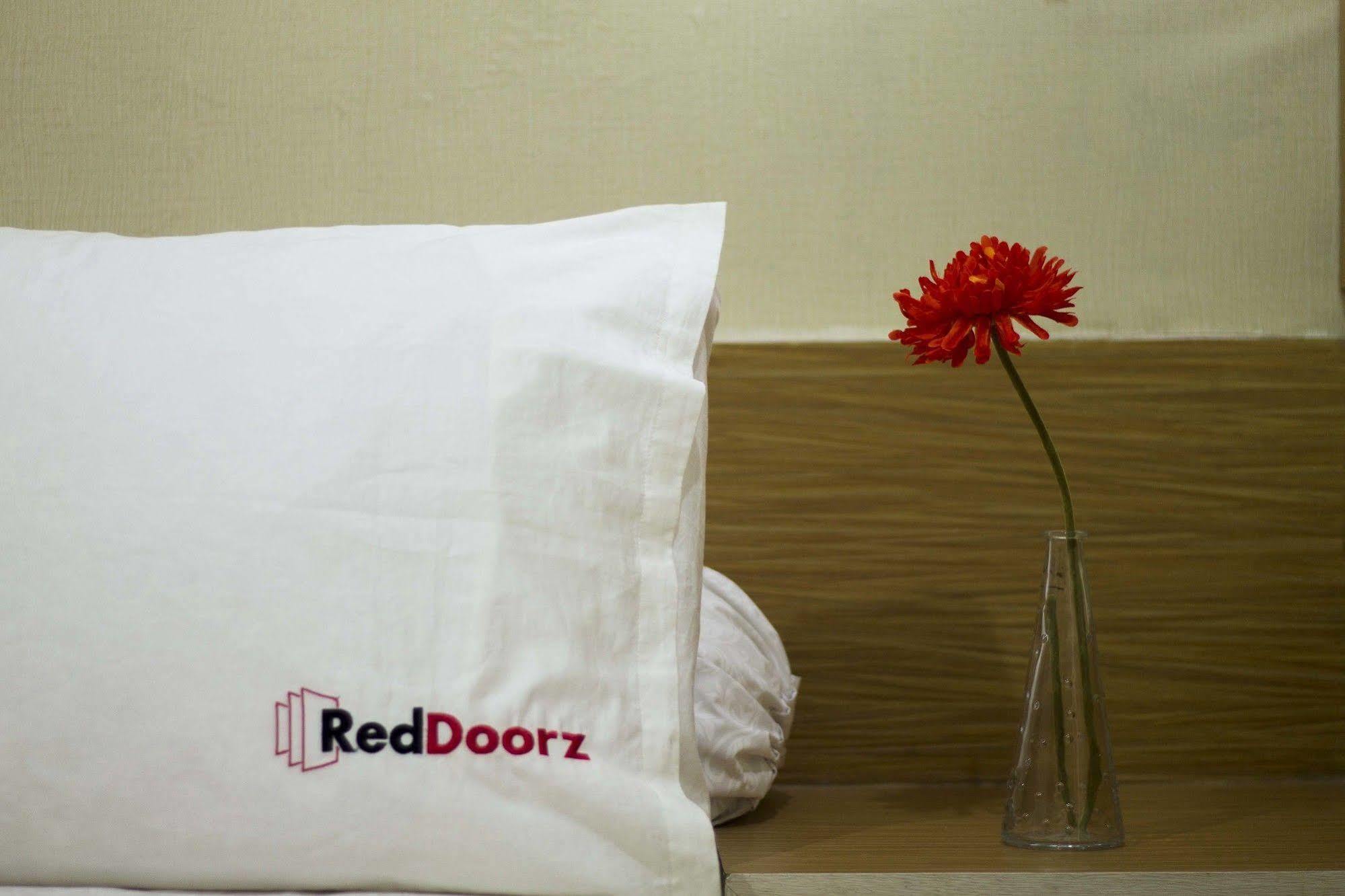 Reddoorz @ Pesanggrahan Mencil ภายนอก รูปภาพ